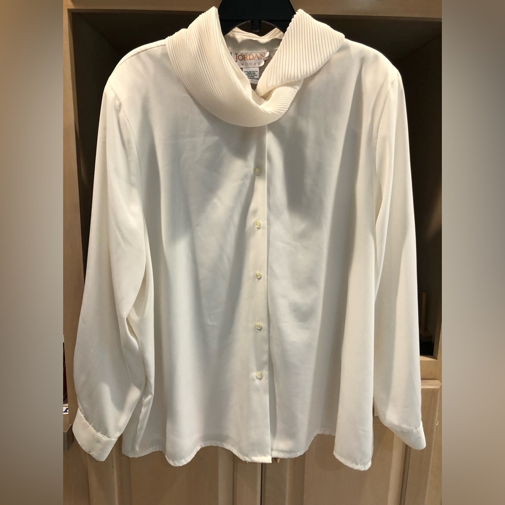 Jordan Woman Pleated Collar Blouse in Cream 20W